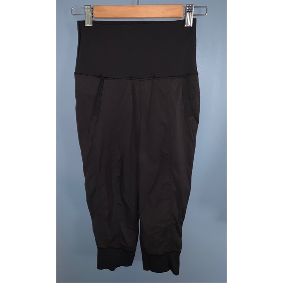 lululemon athletica Pants - 🍋Lululemon In the Flux Crop - Size 4 Black